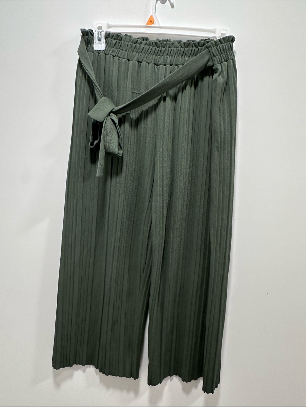 Sculpted Wide-Leg Pleated Pants with Tie Belt - Olive